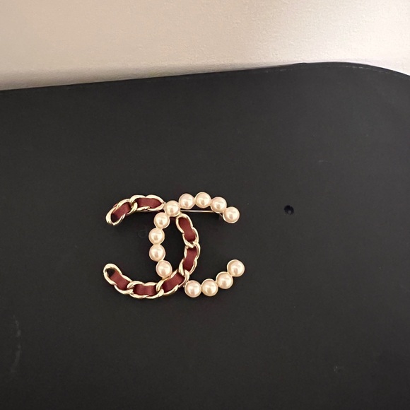 AUTHENTIC Calfskin Pearl CC Chain Brooch Burgundy Gold Chanel, real vintage - Picture 5 of 9
